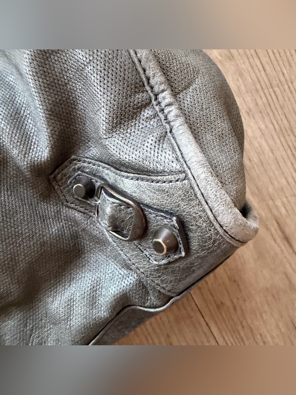 Authentic Balenciaga city bag in grey perforated leather - Picture 4 of 9